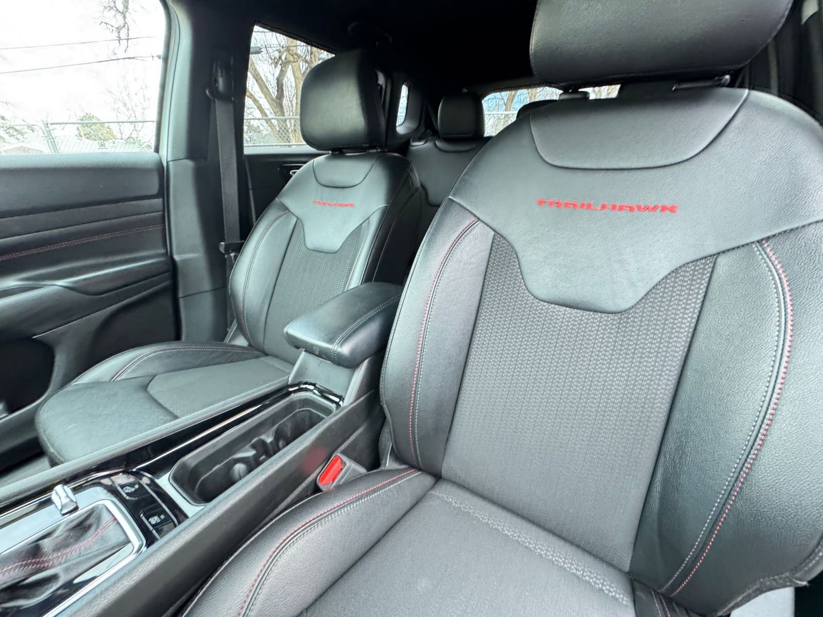 Used 2025 Jeep Compass Trailhawk image 35