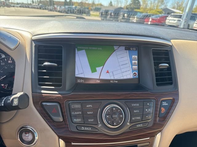 Used 2017 Nissan Pathfinder Platinum AWD/4WD image 18