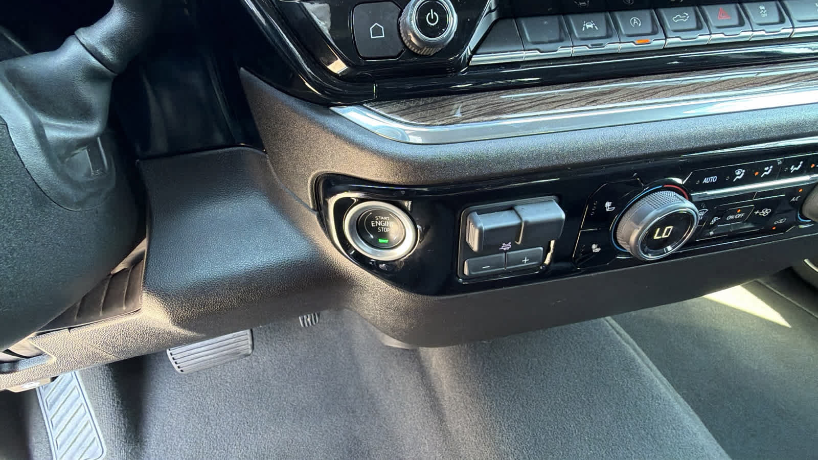 Used 2025 Chevrolet Silverado 1500 LT RWD image 17
