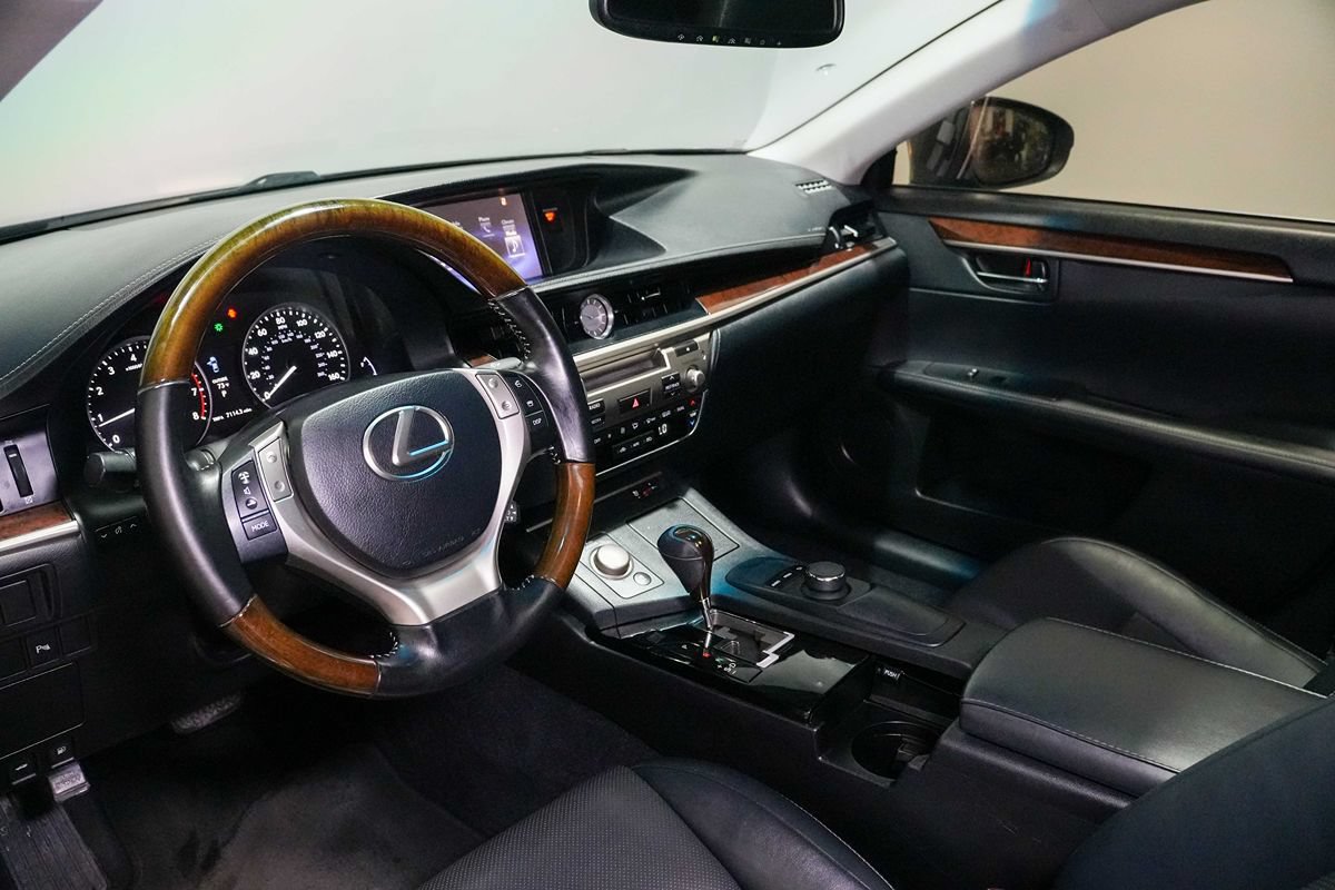 Used 2015 Lexus ES 350 w/ Premium Package FWD image 17