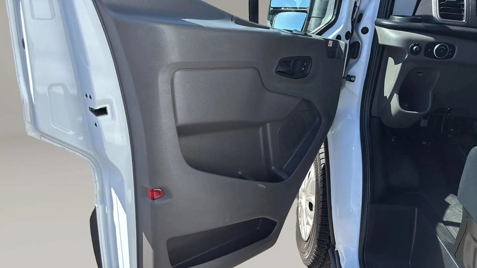 Used 2020 Ford Transit 250 Medium Roof RWD image 24