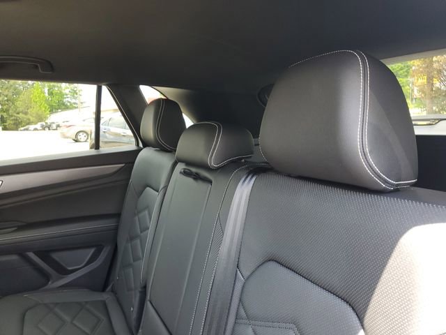 Certified 2025 Volkswagen Atlas Cross Sport SE FWD image 9