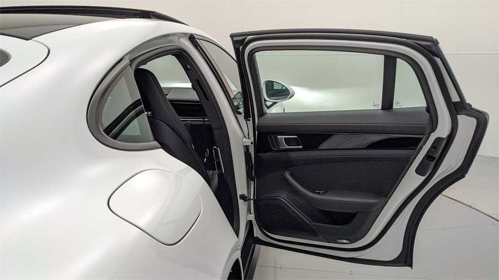 Used 2022 Porsche Panamera 4 image 47