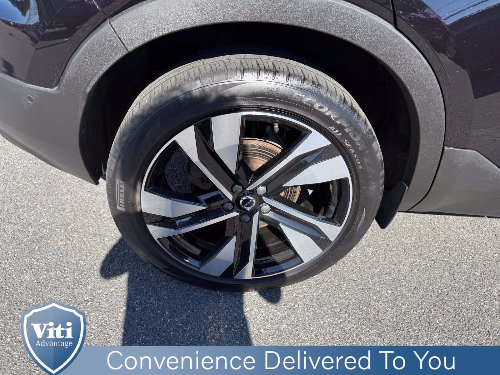Certified 2024 Volvo XC40 B5 Plus w/ Protection Package Premier AWD/4WD image 14