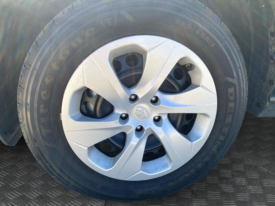Used 2025 Toyota RAV4 LE FWD image 31