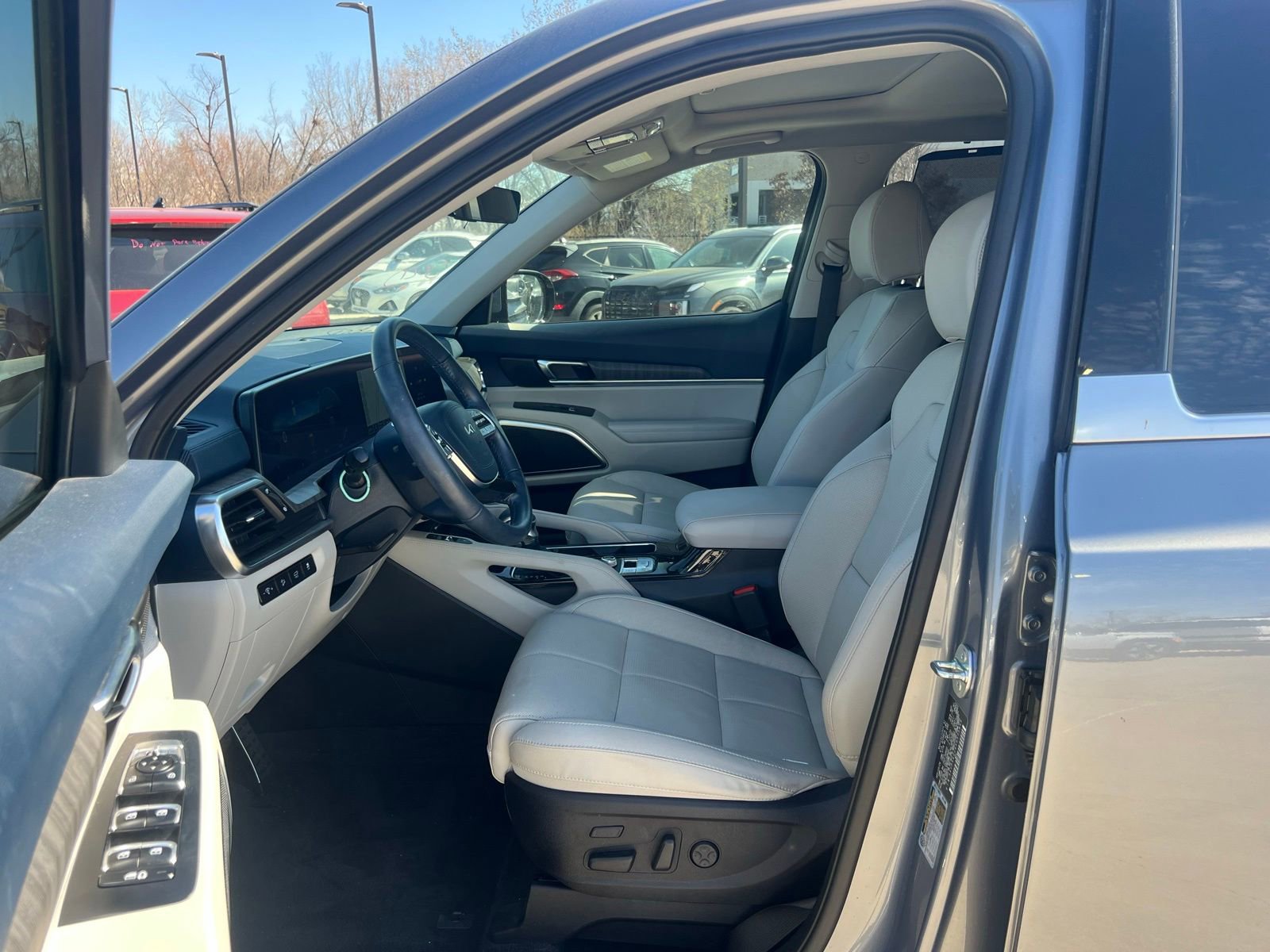 Used 2025 Kia Telluride SX w/ SX Captain's Chair Package image 27