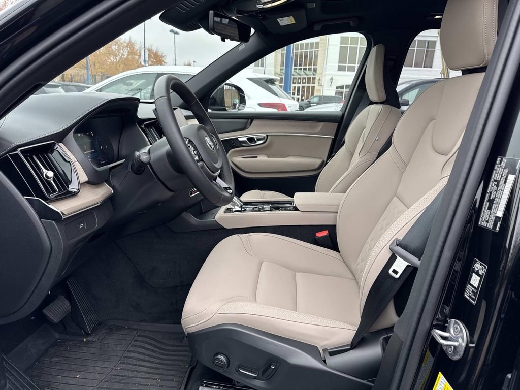 Used 2026 Volvo XC90 B6 Plus image 18