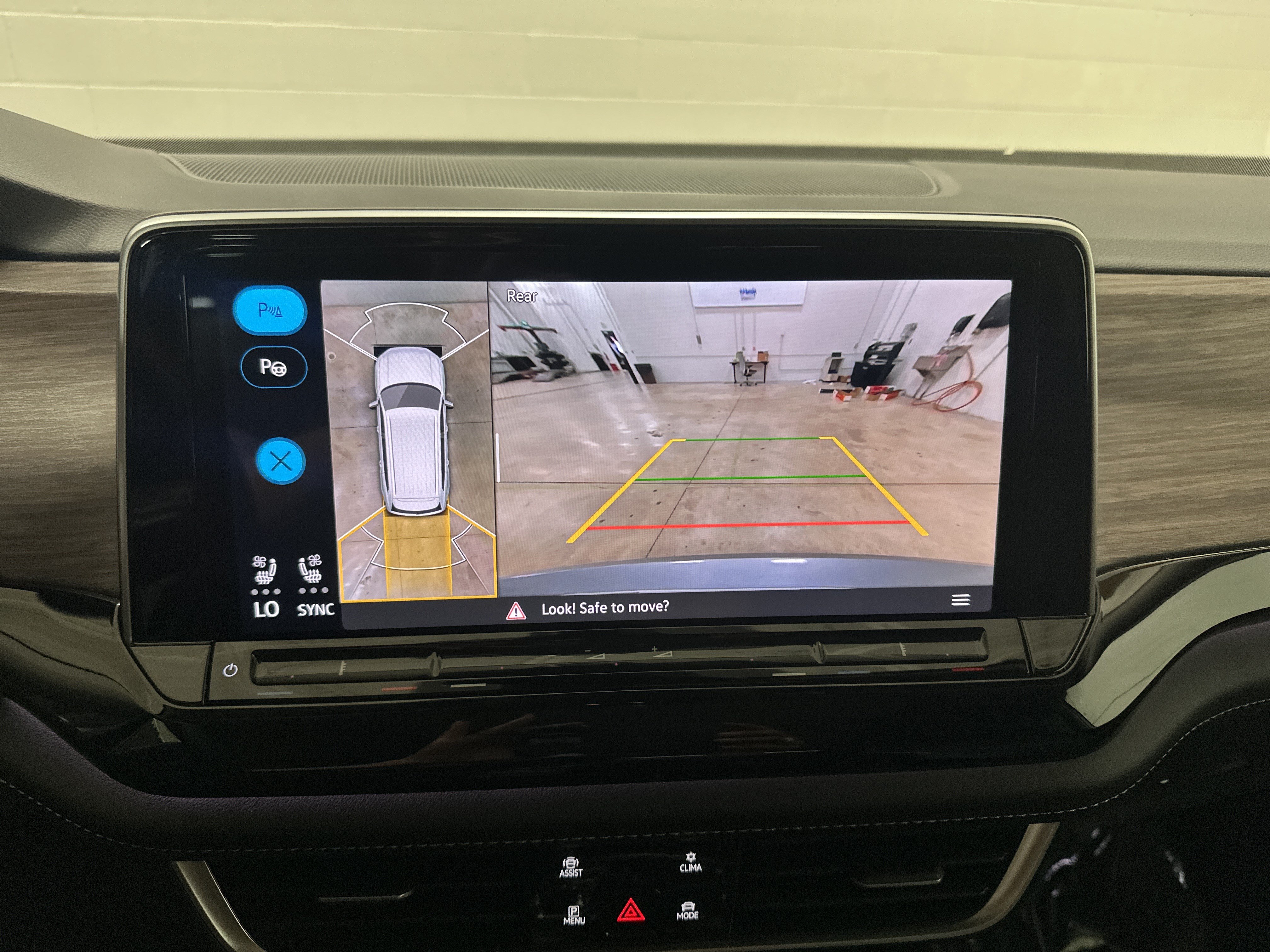 Used 2024 Volkswagen Atlas SEL Premium R-Line AWD/4WD image 25