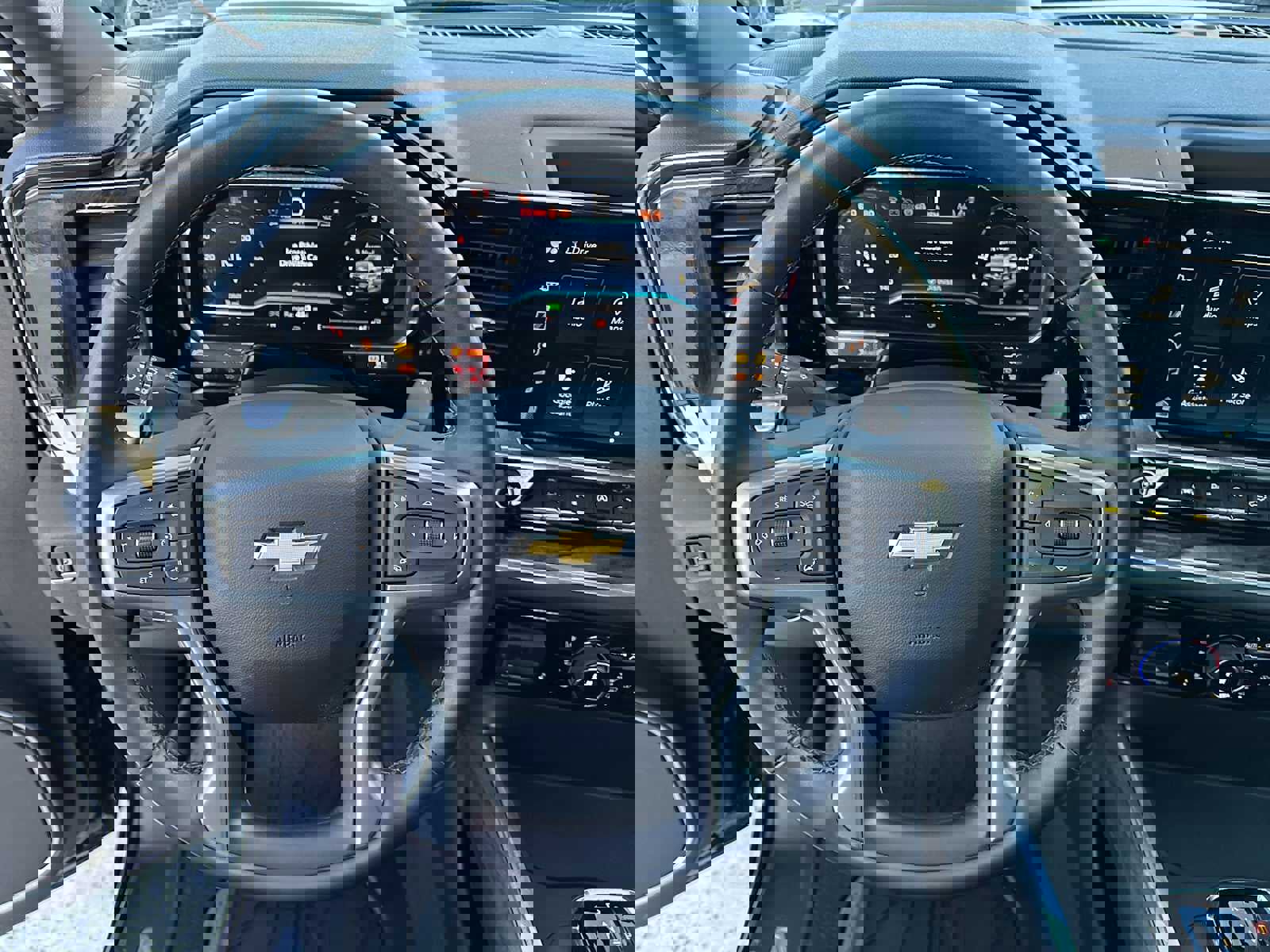 Used 2025 Chevrolet Silverado 1500 LTZ w/ LTZ Premium Package image 23