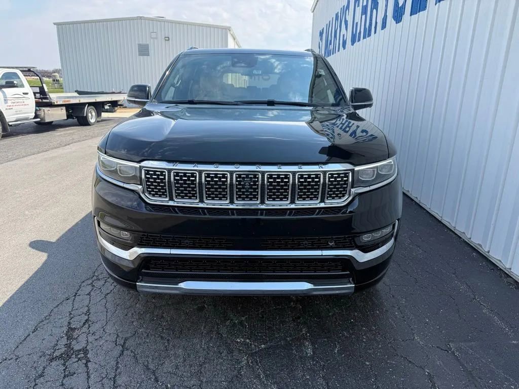 Used 2023 Jeep Grand Wagoneer Series III AWD/4WD image 3