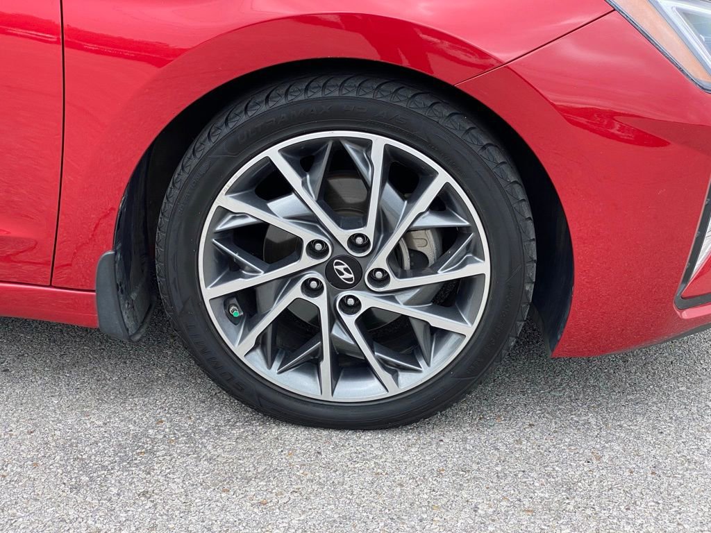 Used 2020 Hyundai Elantra Limited image 32