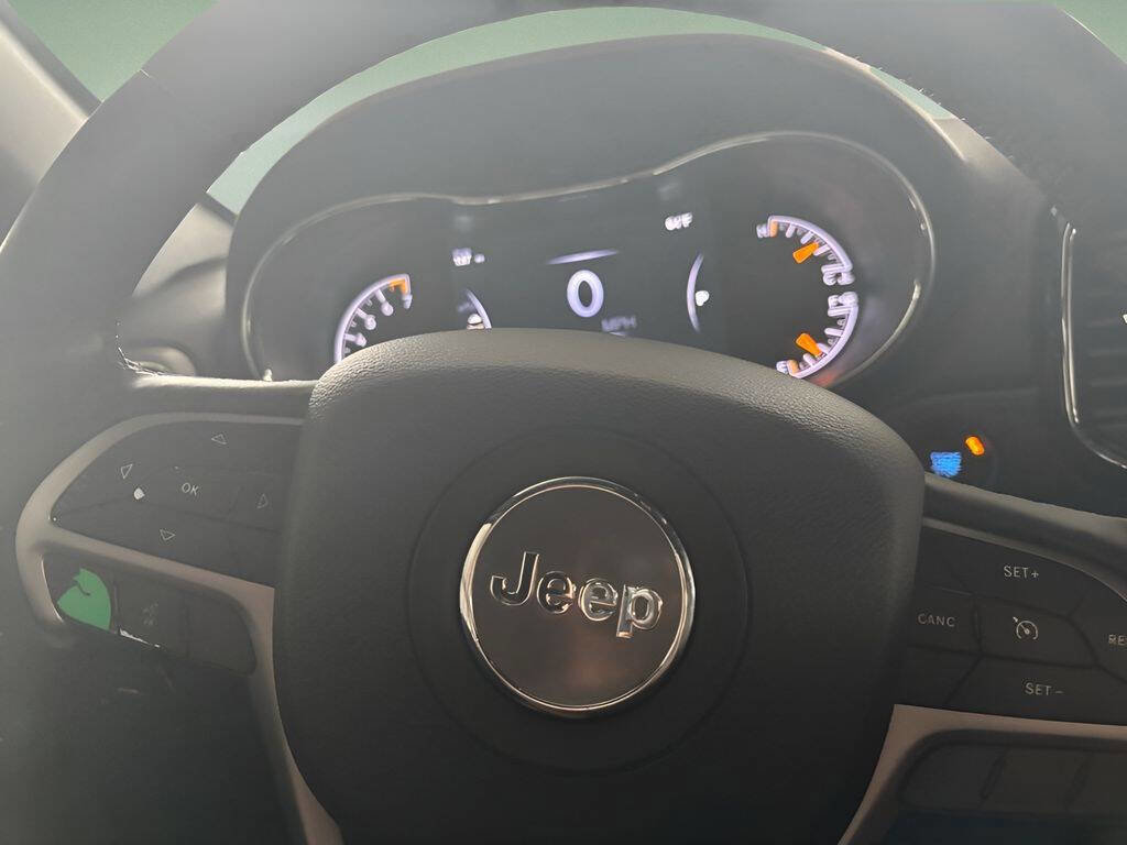 Used 2019 Jeep Grand Cherokee Limited image 11