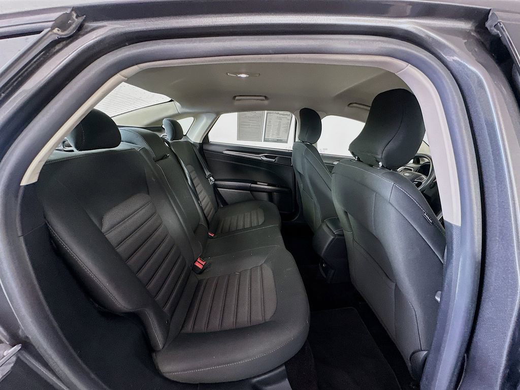 Used 2017 Ford Fusion SE image 24