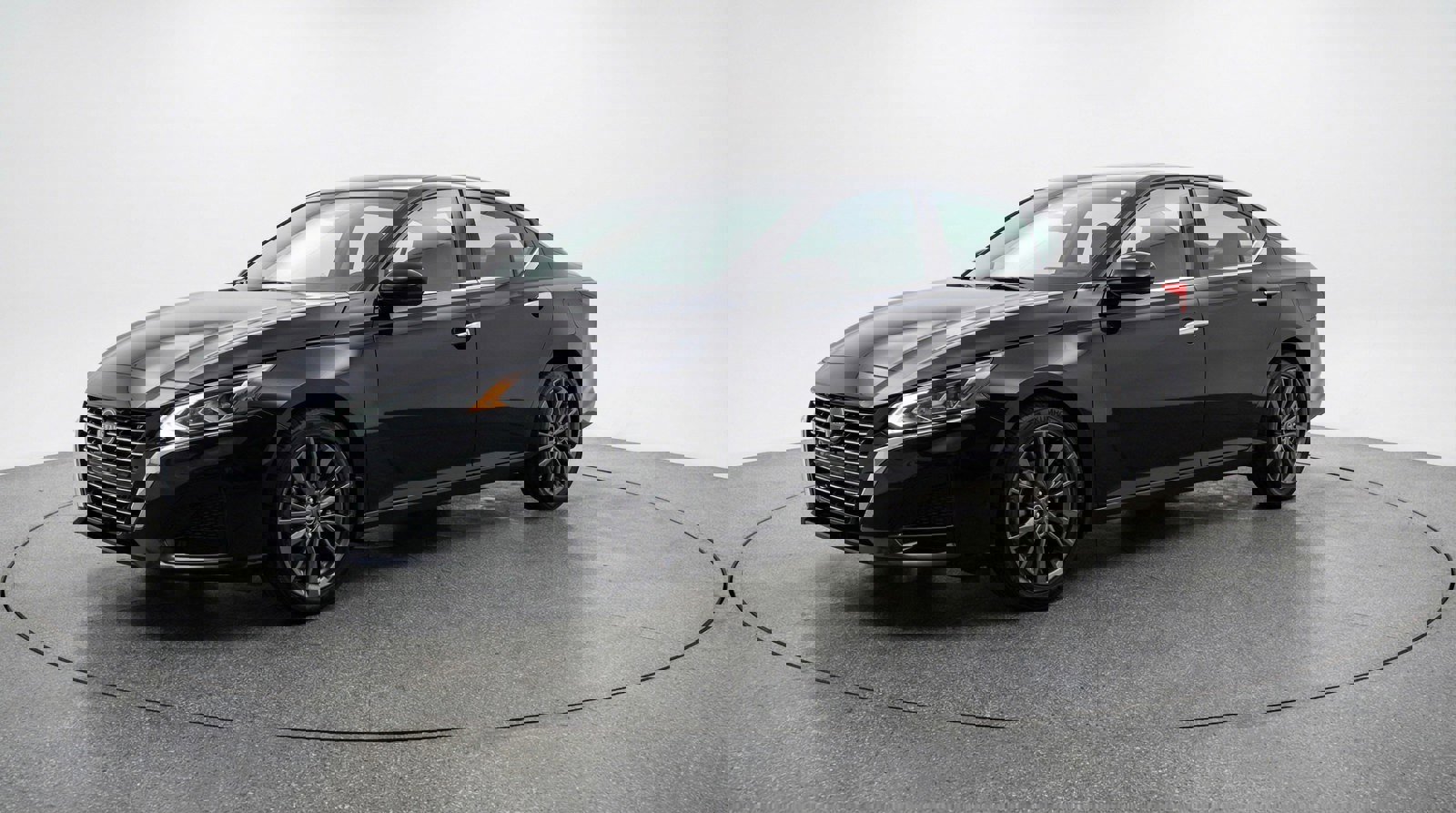 Used 2025 Nissan Altima 2.5 SV image 3