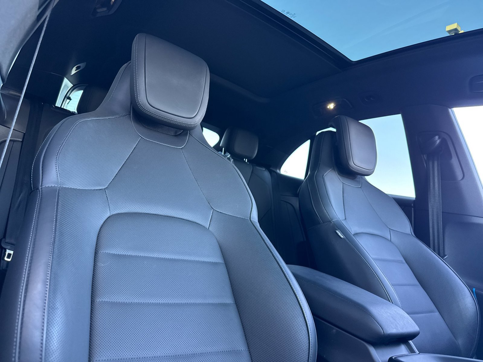 Used 2025 Porsche Macan Electric RWD image 22