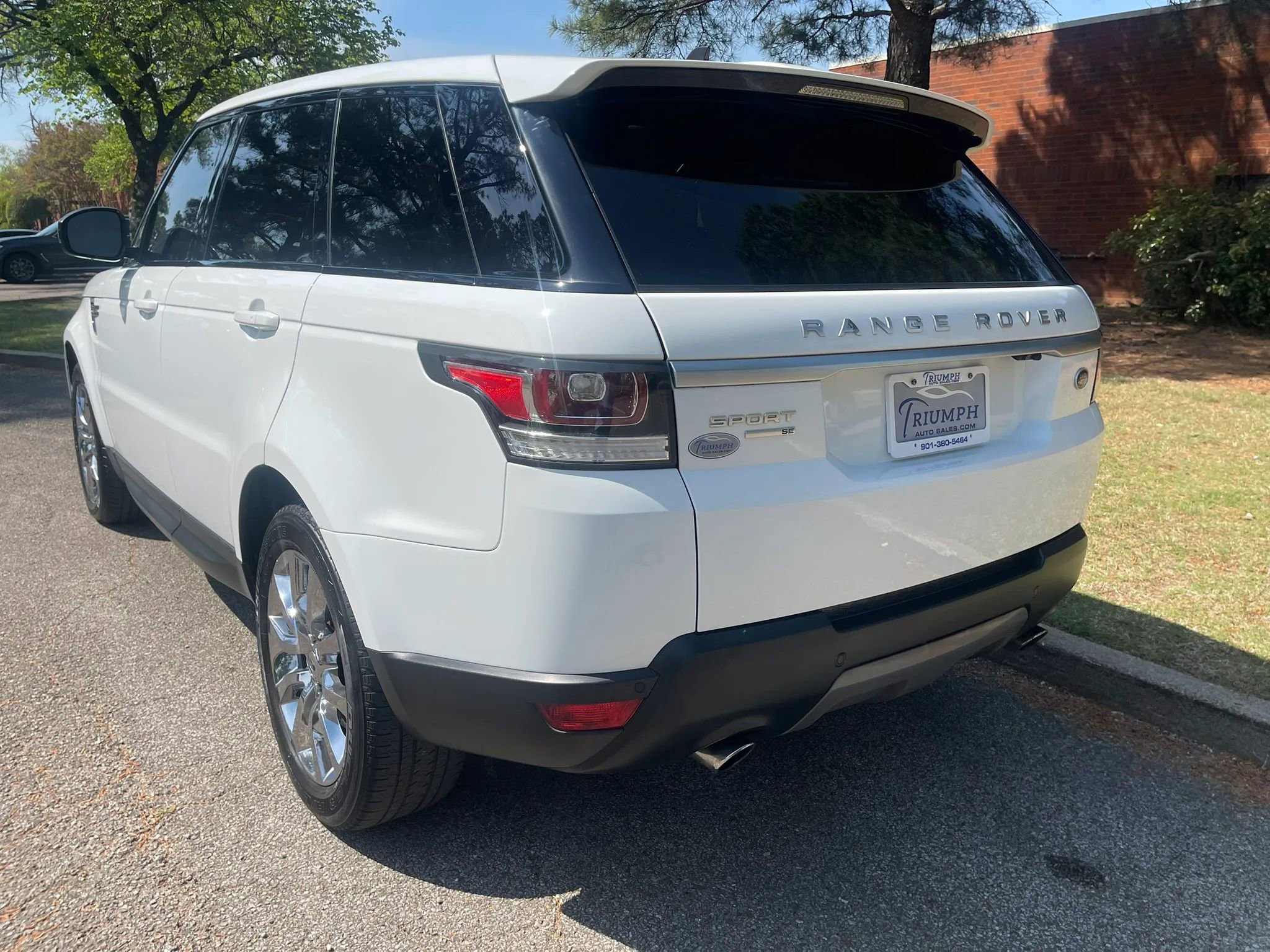 Used 2016 Land Rover Range Rover Sport SE image 3