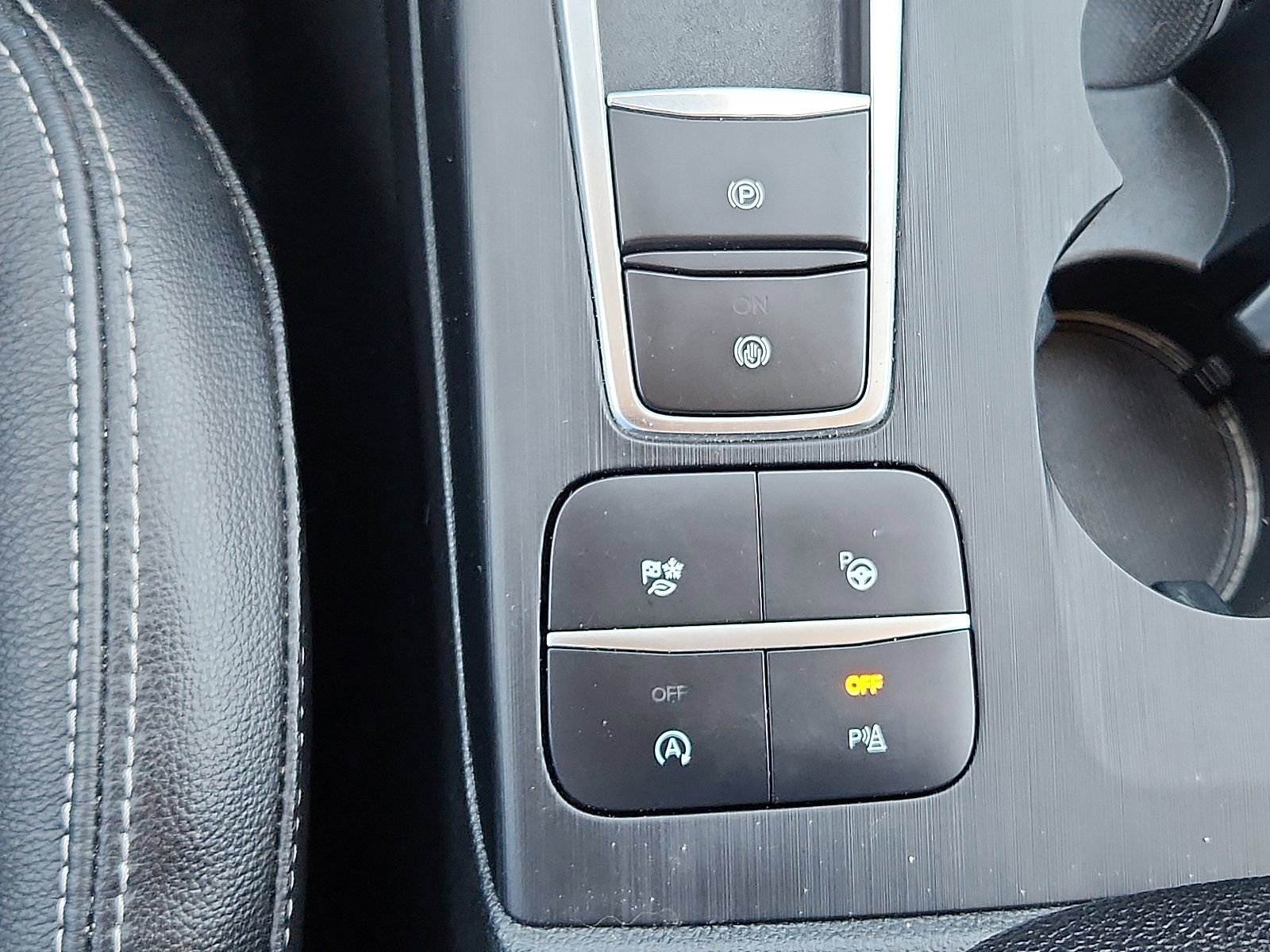 Used 2020 Ford Escape Titanium image 16