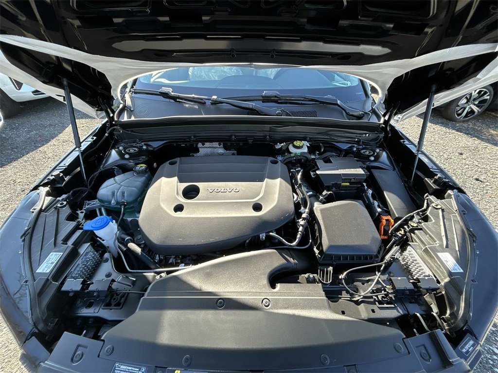 New 2025 Volvo XC40 B5 Ultra w/ Protection Package Premier image 10