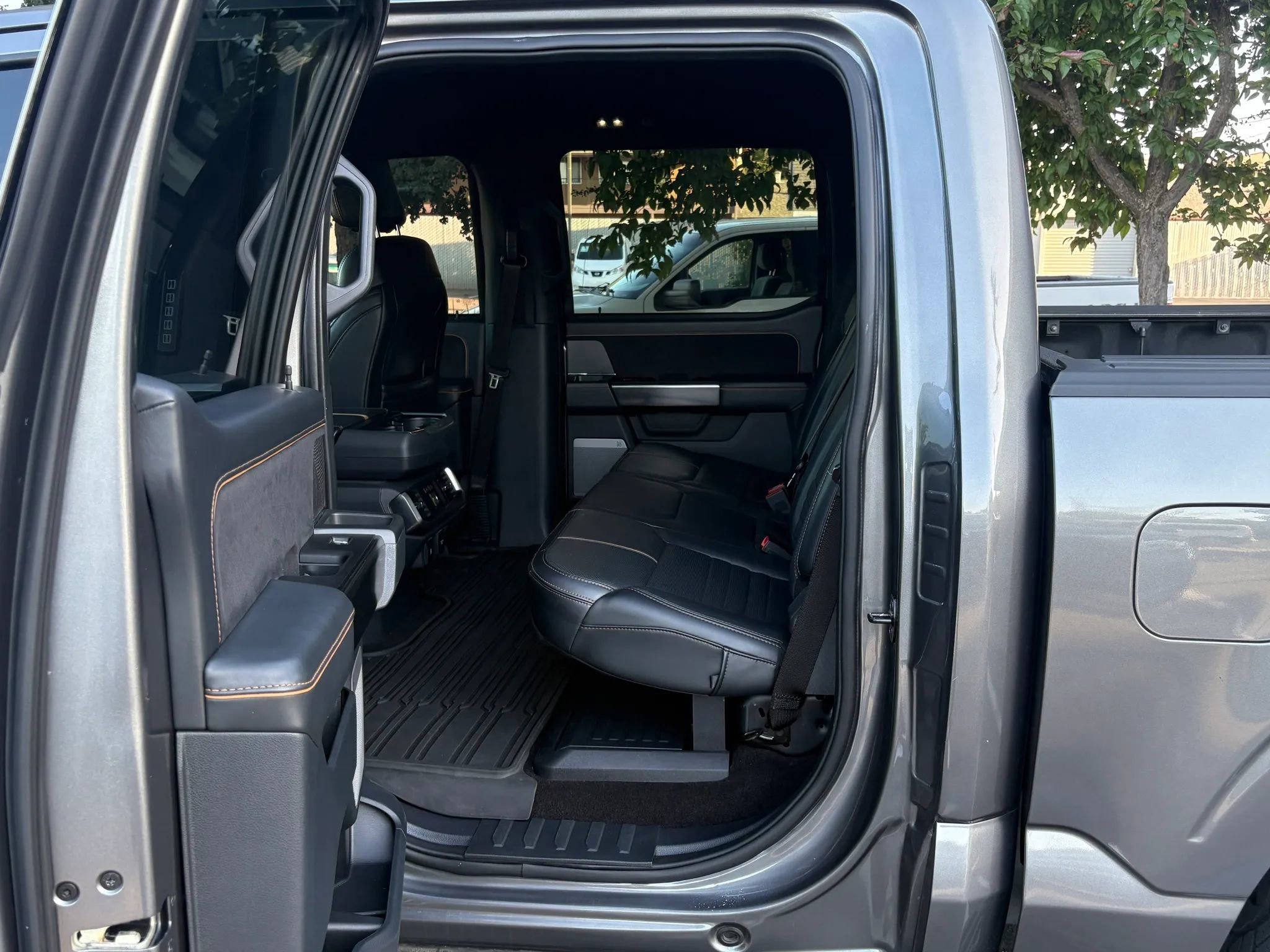 Used 2022 Ford F150 Platinum w/ FX4 Off-Road Package AWD/4WD image 11