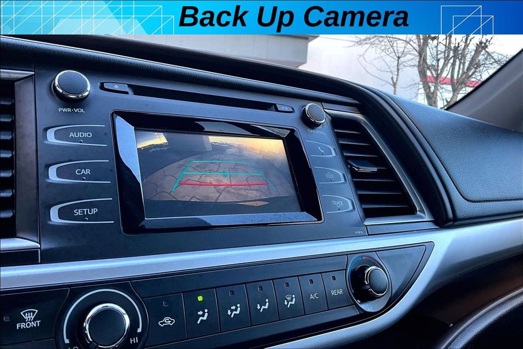 Used 2019 Toyota Highlander LE image 12