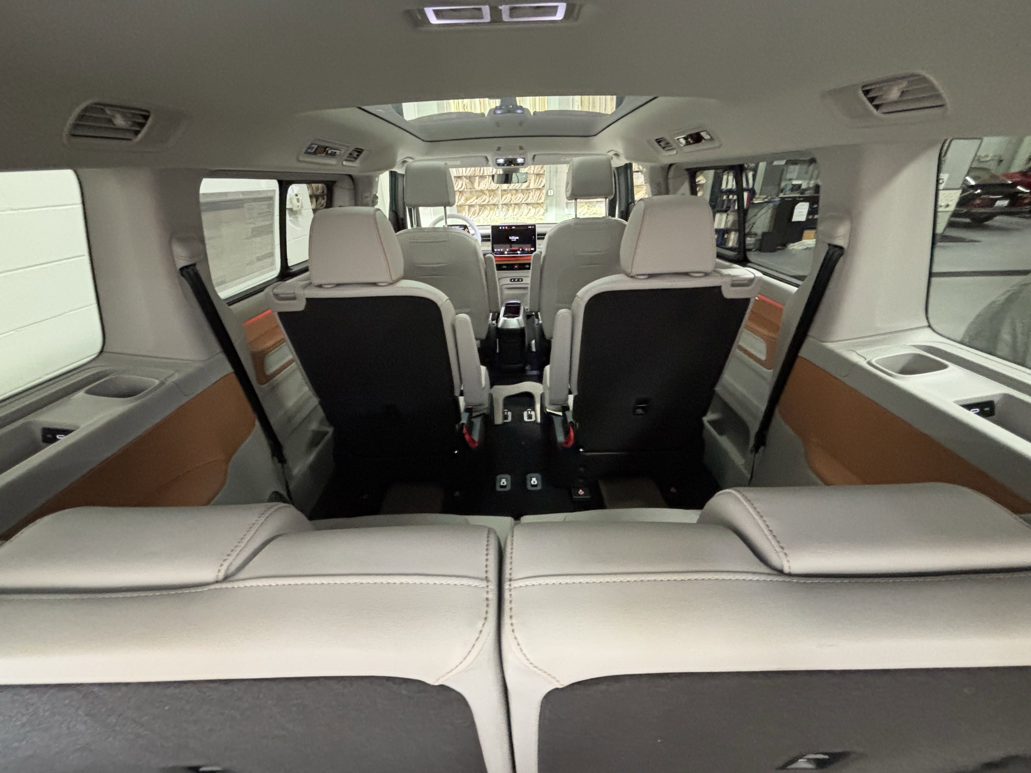 New 2025 Volkswagen ID. Buzz 1st Edition AWD/4WD image 29