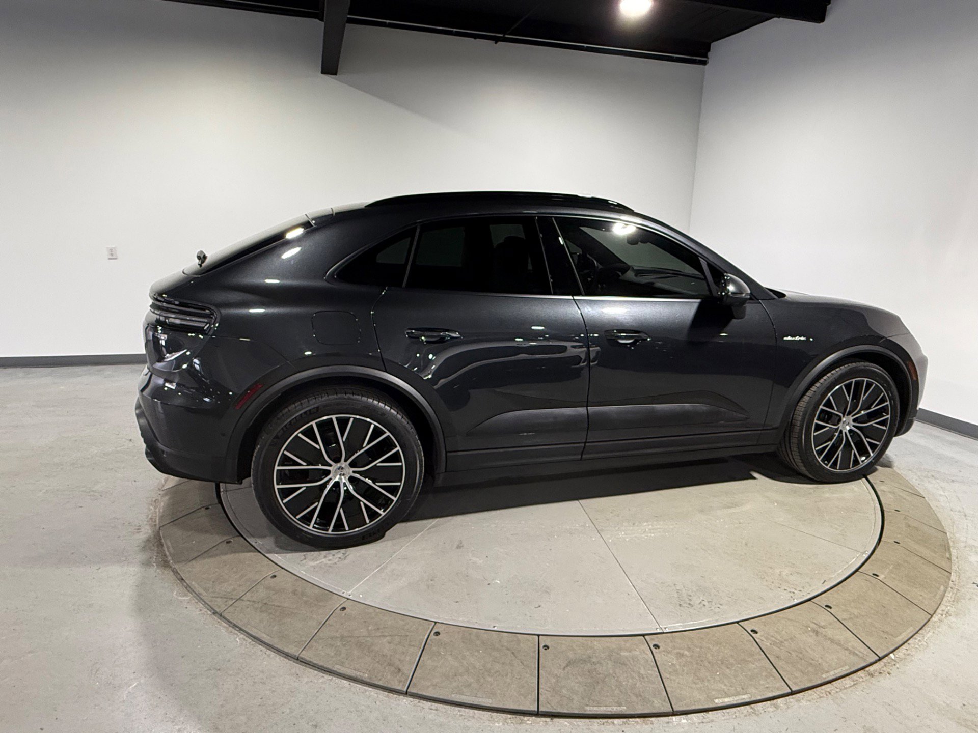 Used 2024 Porsche Macan 4 Electric w/ Premium Package image 25