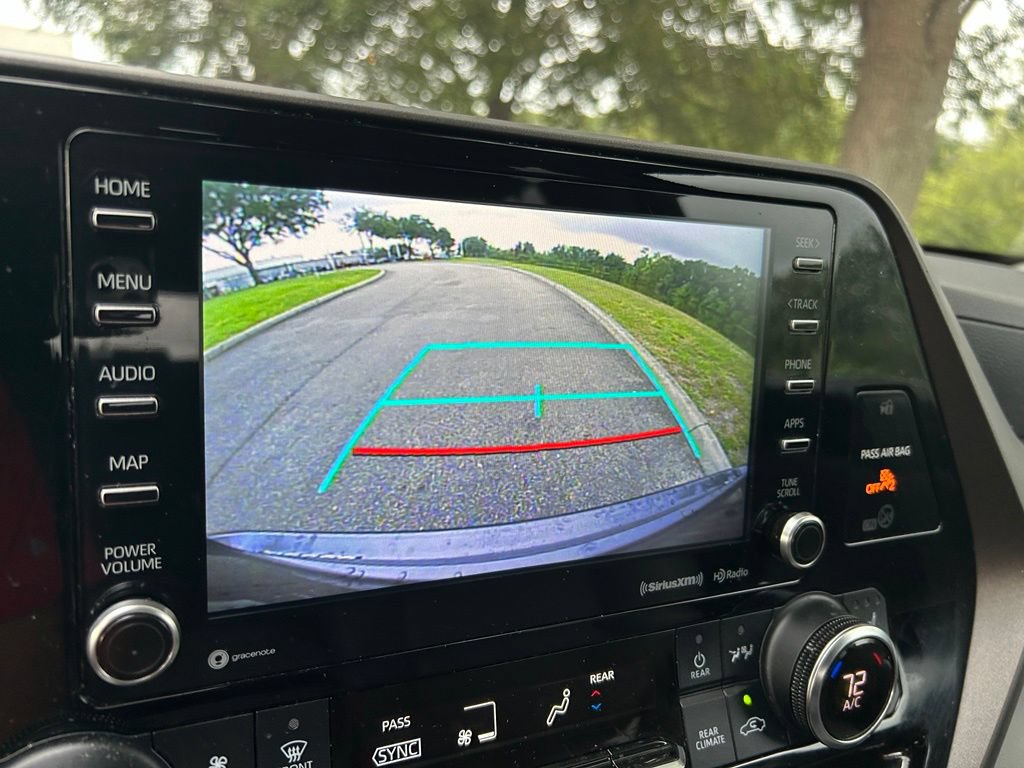 Used 2022 Toyota Highlander XLE AWD/4WD image 25