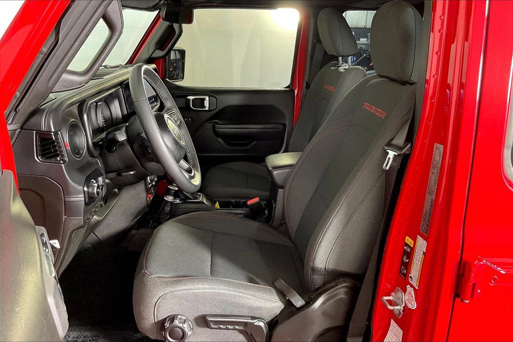 Used 2025 Jeep Wrangler Unlimited Rubicon AWD/4WD image 32