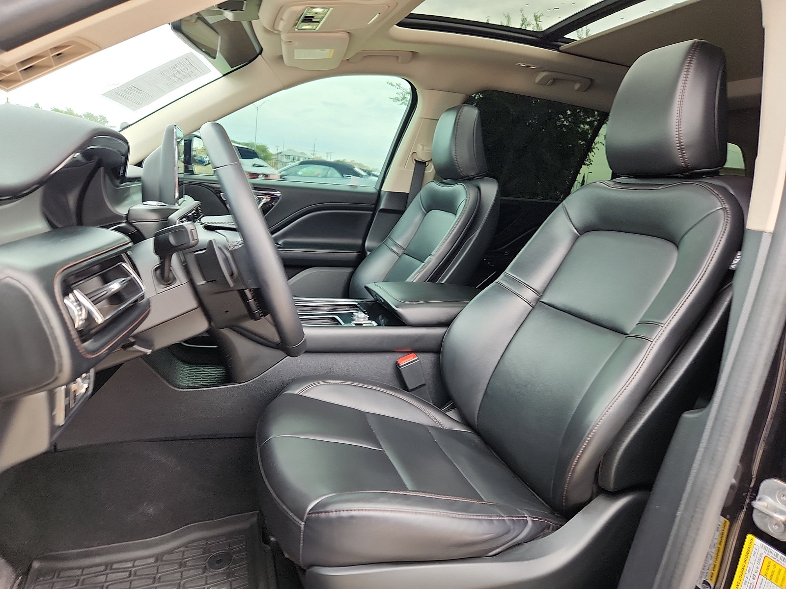 Used 2023 Lincoln Aviator 2WD w/ Premium Package image 13