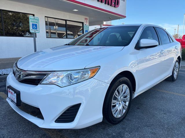 Used 2014 Toyota Camry LE image 3