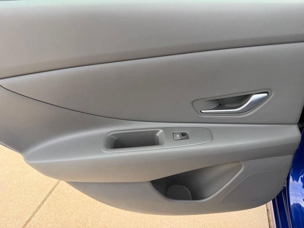 Used 2025 Hyundai Elantra SEL FWD image 13