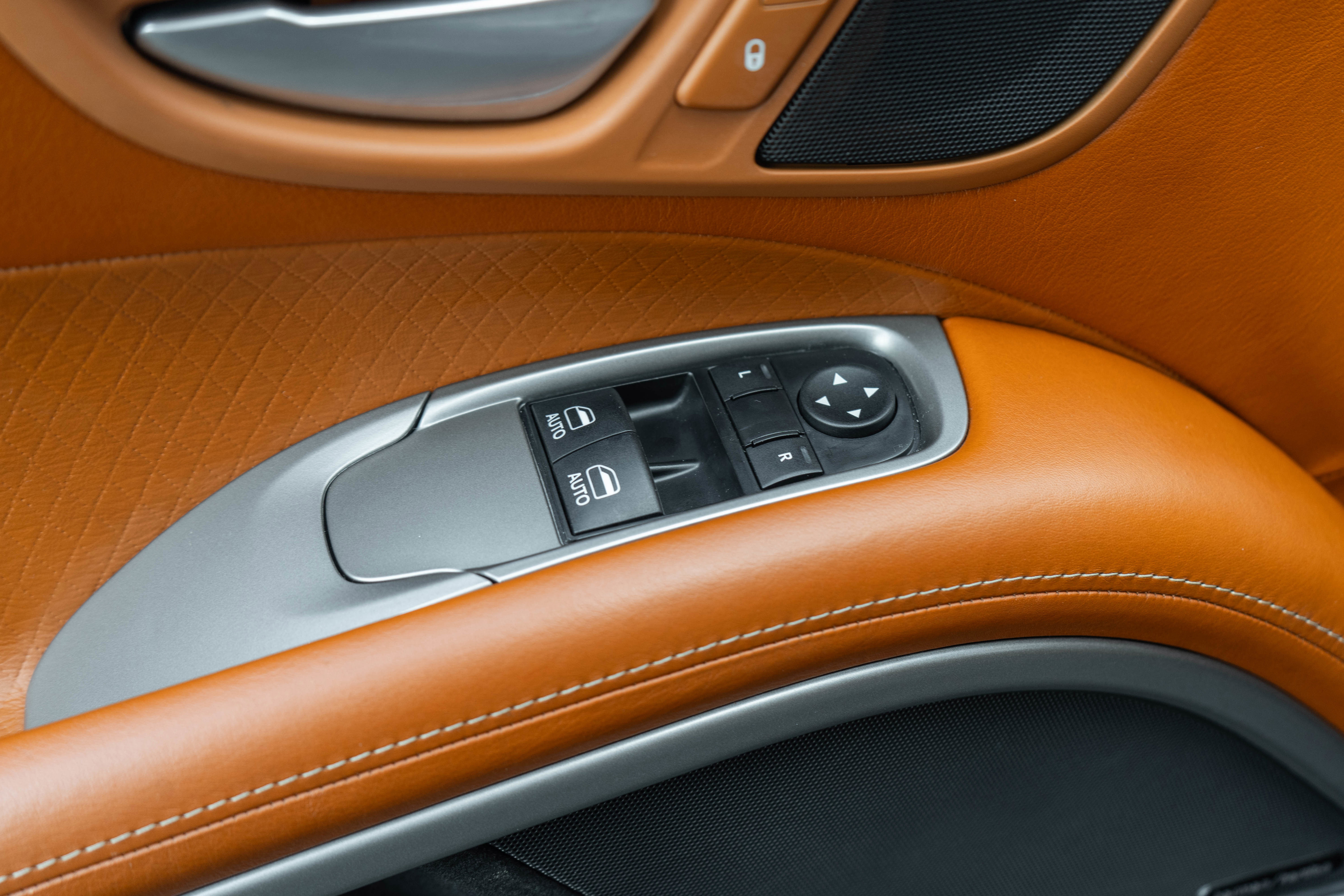 Used 2013 SRT Viper GTS w/ GTS Laguna Interior Pkg RWD image 11