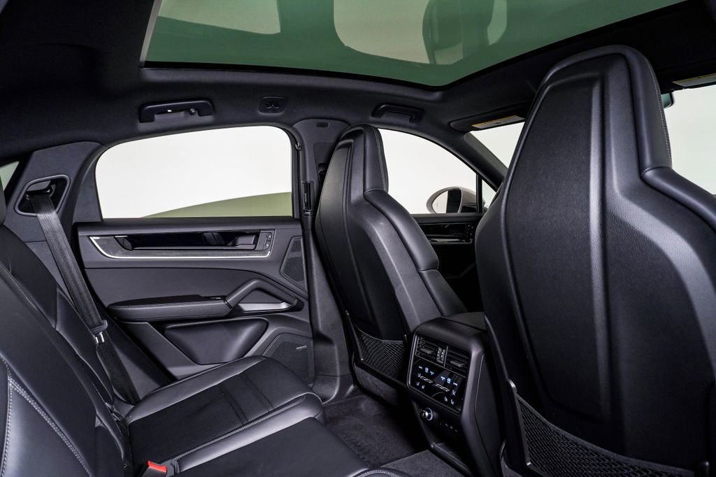 Certified 2025 Porsche Cayenne Coupe image 16
