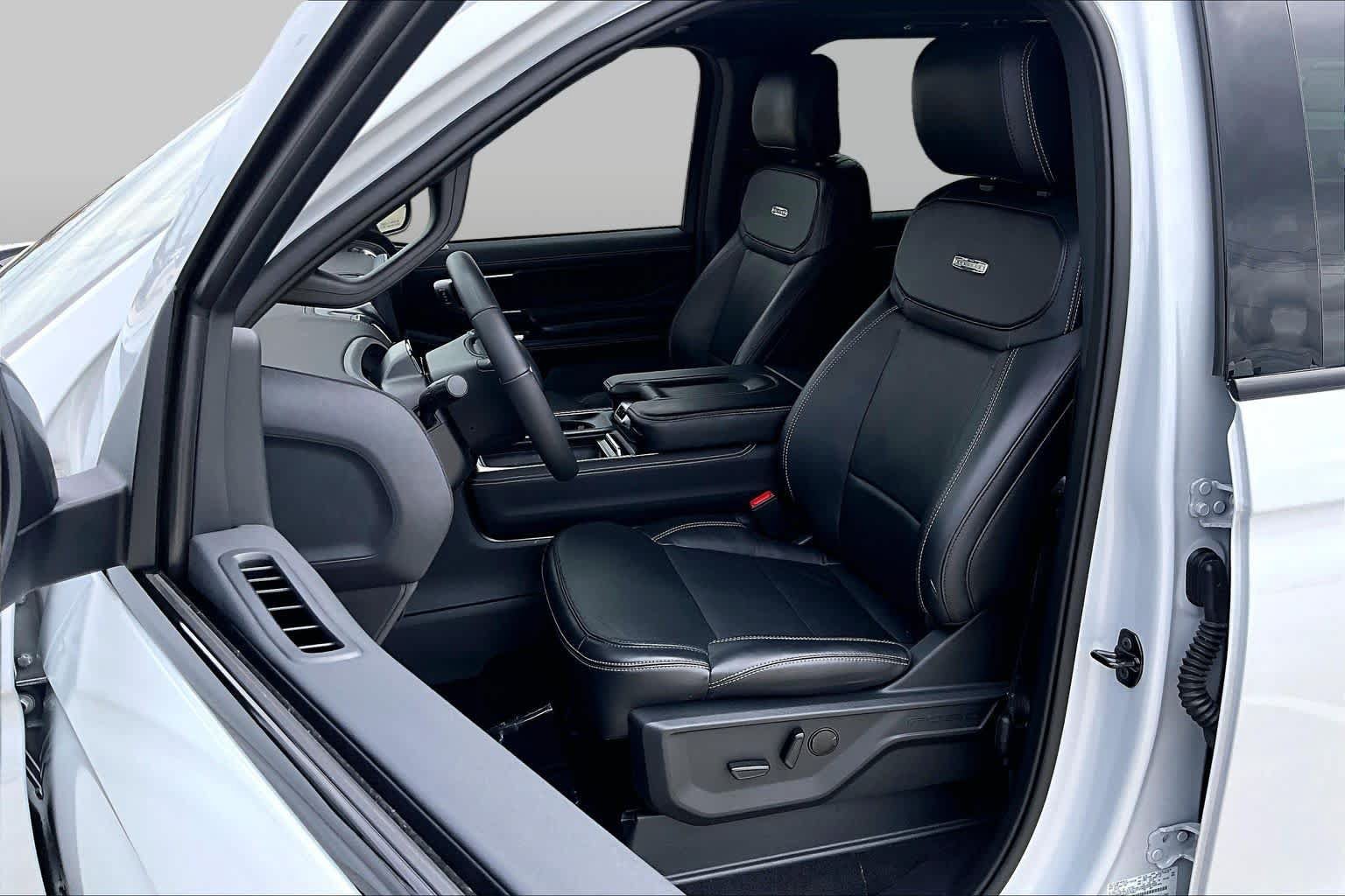 Used 2025 Ford Expedition Max Platinum w/ Stealth Appearance Package AWD/4WD image 7