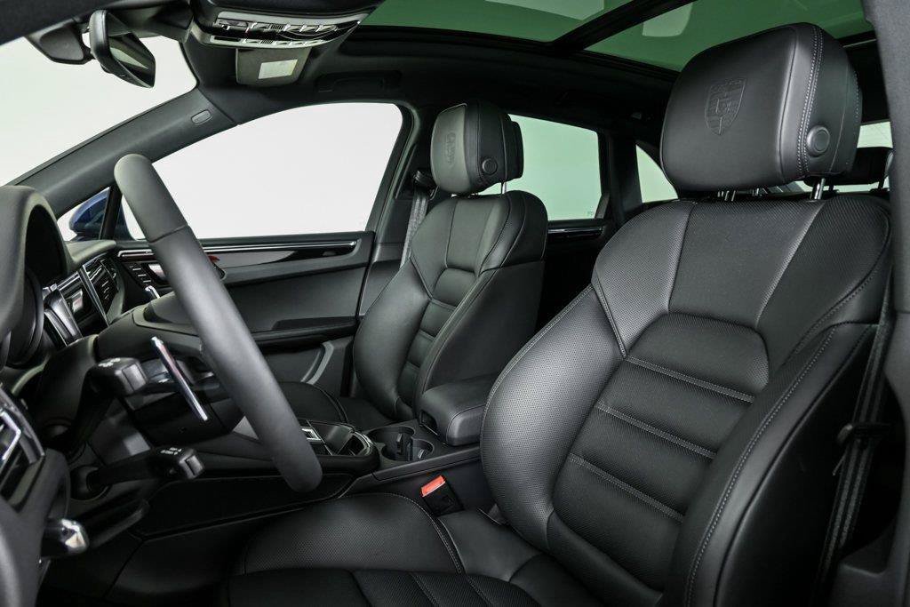 Used 2026 Porsche Macan AWD/4WD image 5