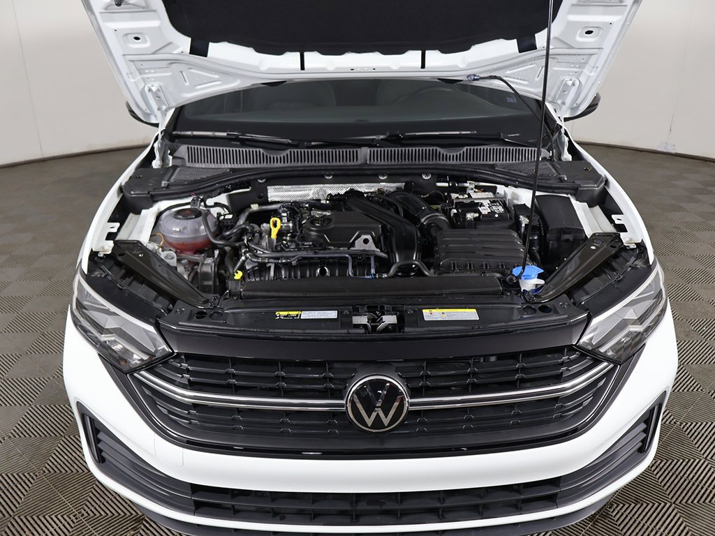 Used 2024 Volkswagen Jetta Sport image 17