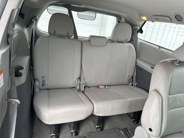 Used 2015 Toyota Sienna AWD image 35