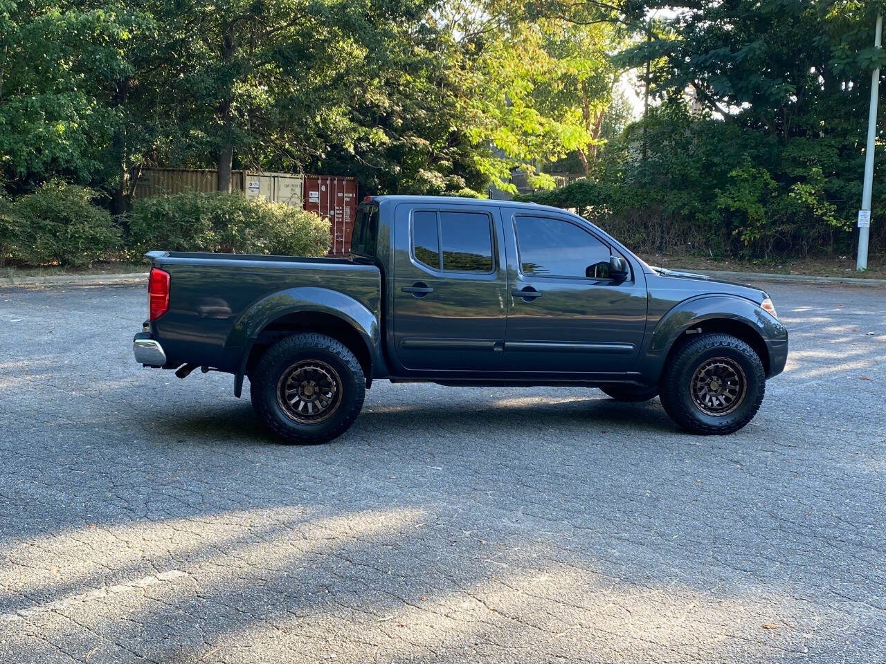 Used 2015 Nissan Frontier SV w/ SV Value Truck Package AWD/4WD image 4