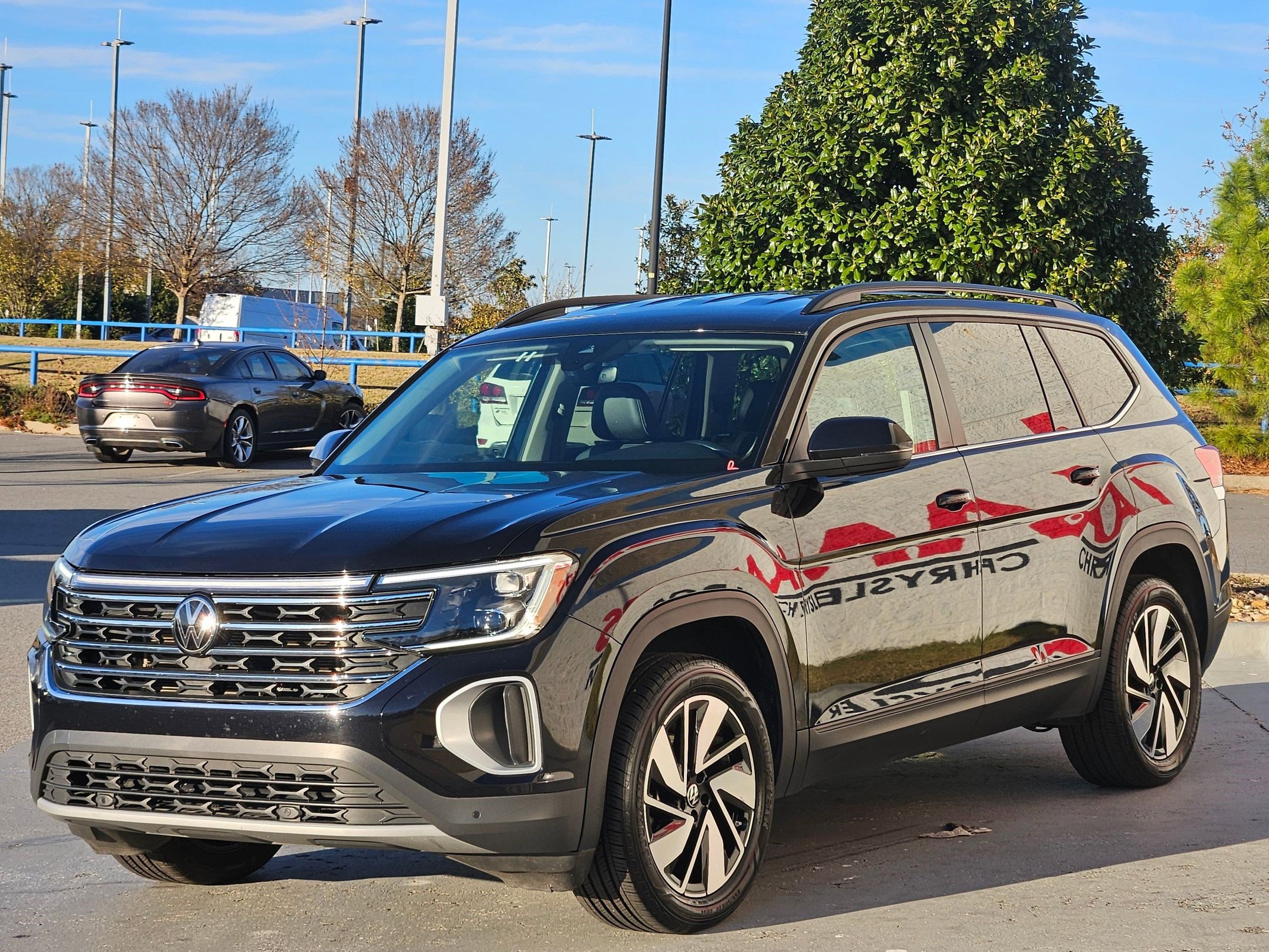 Used 2024 Volkswagen Atlas SE image 3