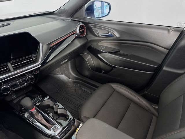 Used 2024 Chevrolet Trax RS w/ Sunroof Package FWD image 24