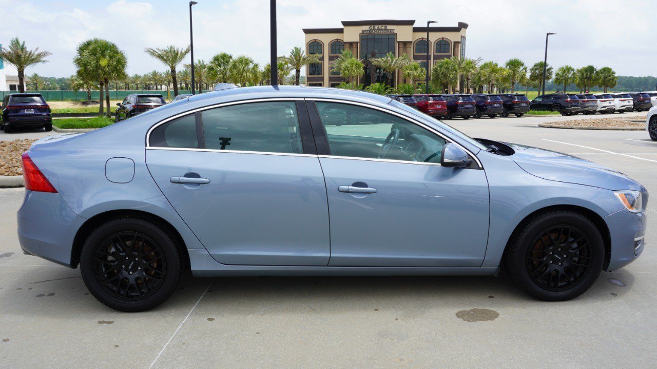 Used 2017 Volvo S60 T5 Inscription Platinum FWD image 4
