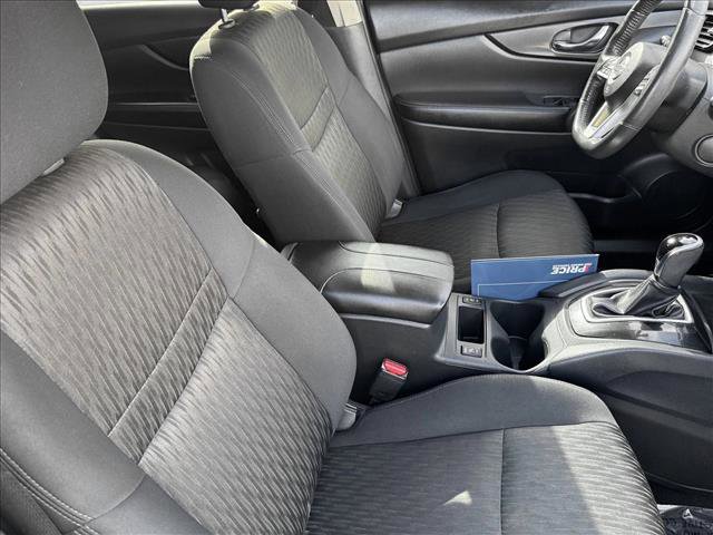 Used 2017 Nissan Rogue SV w/ SV Premium Package image 19