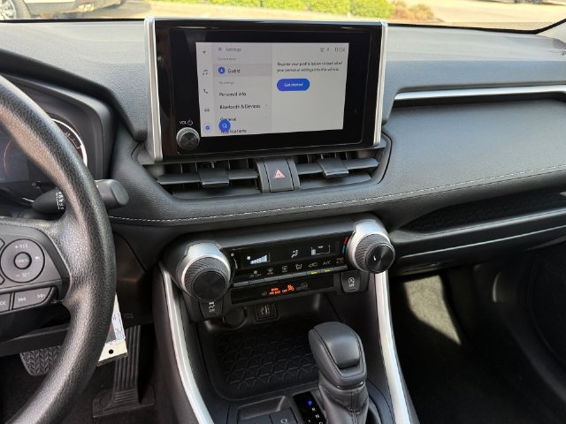 Used 2025 Toyota RAV4 LE AWD/4WD image 17