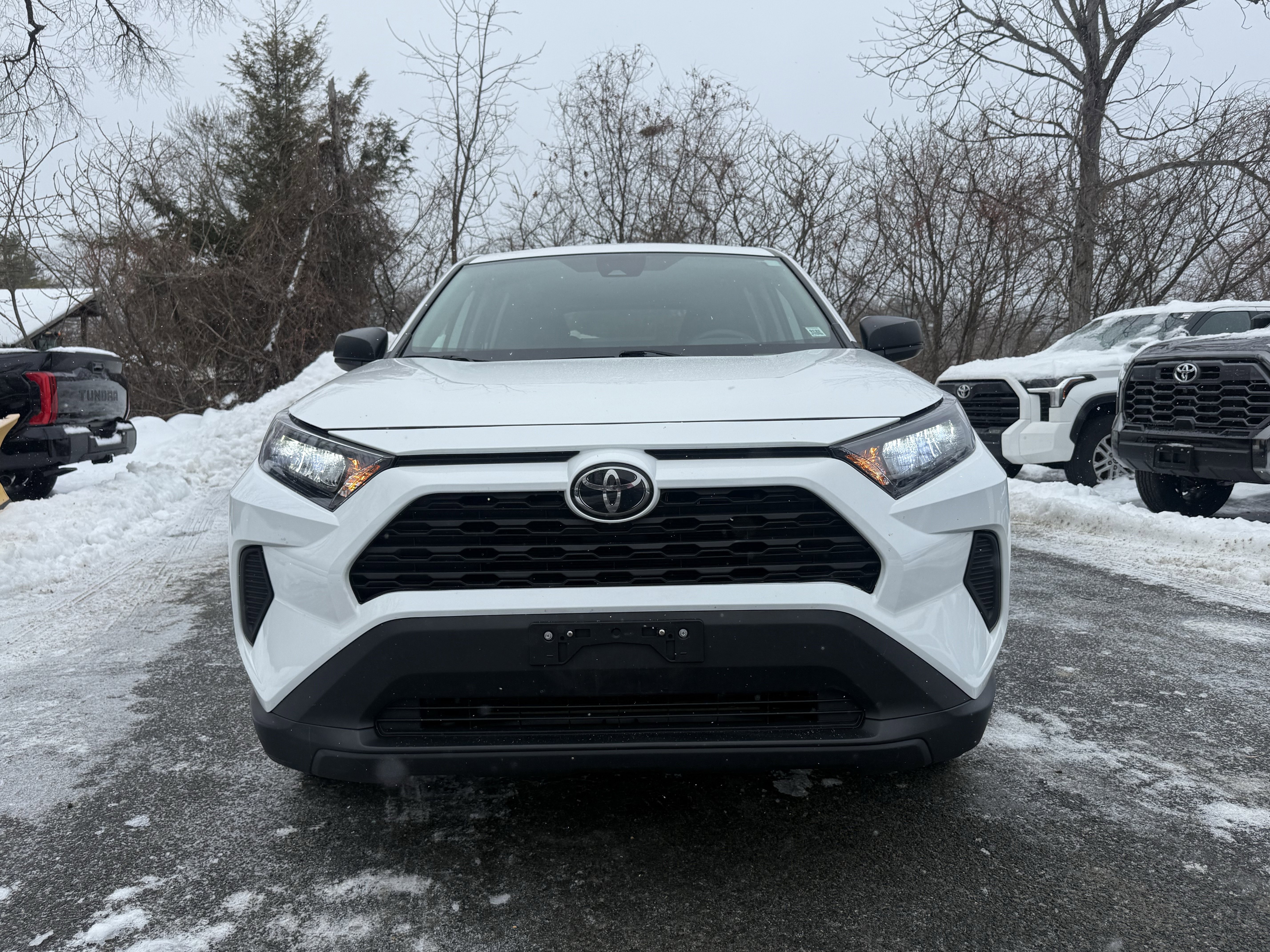 Used 2022 Toyota RAV4 LE image 11