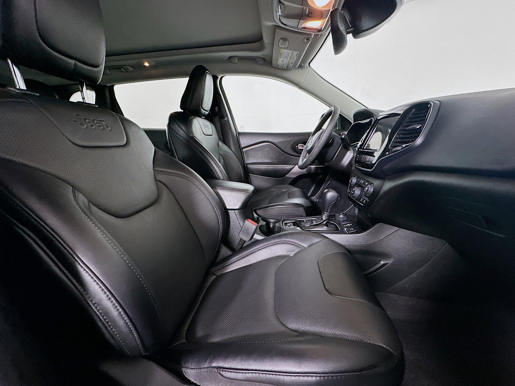 Used 2022 Jeep Cherokee Limited w/ Mopar Interior Package image 31