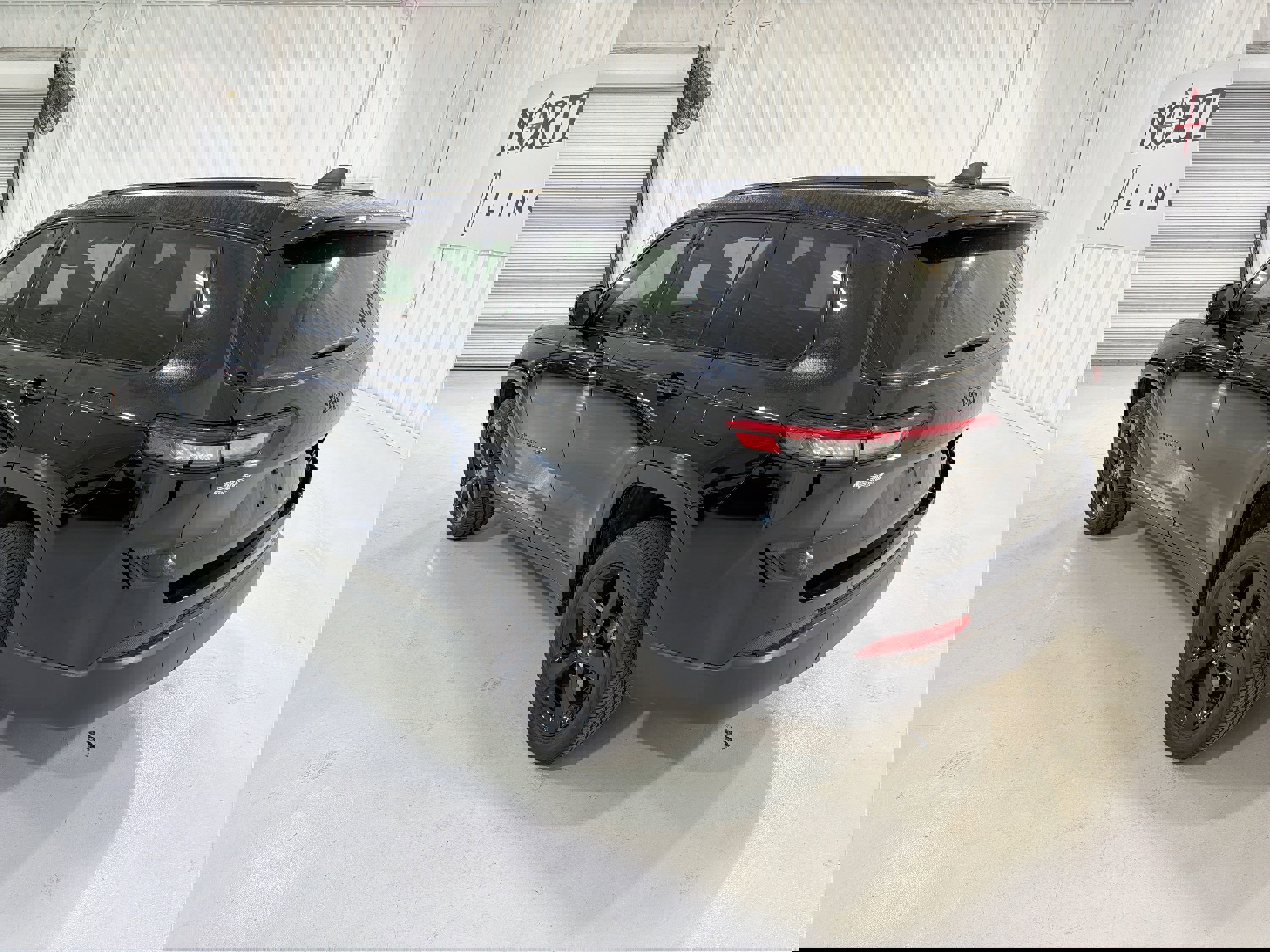 Used 2023 Jeep Grand Cherokee L Laredo image 27