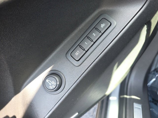 Used 2024 Chevrolet Equinox Premier FWD image 12
