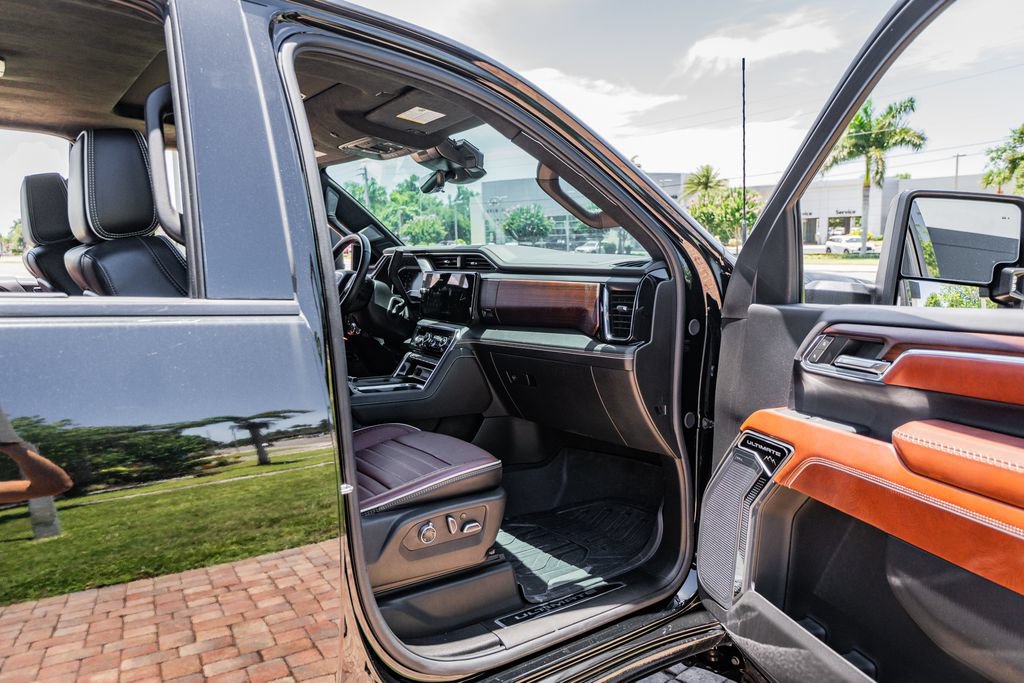 Used 2024 GMC Sierra 3500 Denali Ultimate AWD/4WD image 44