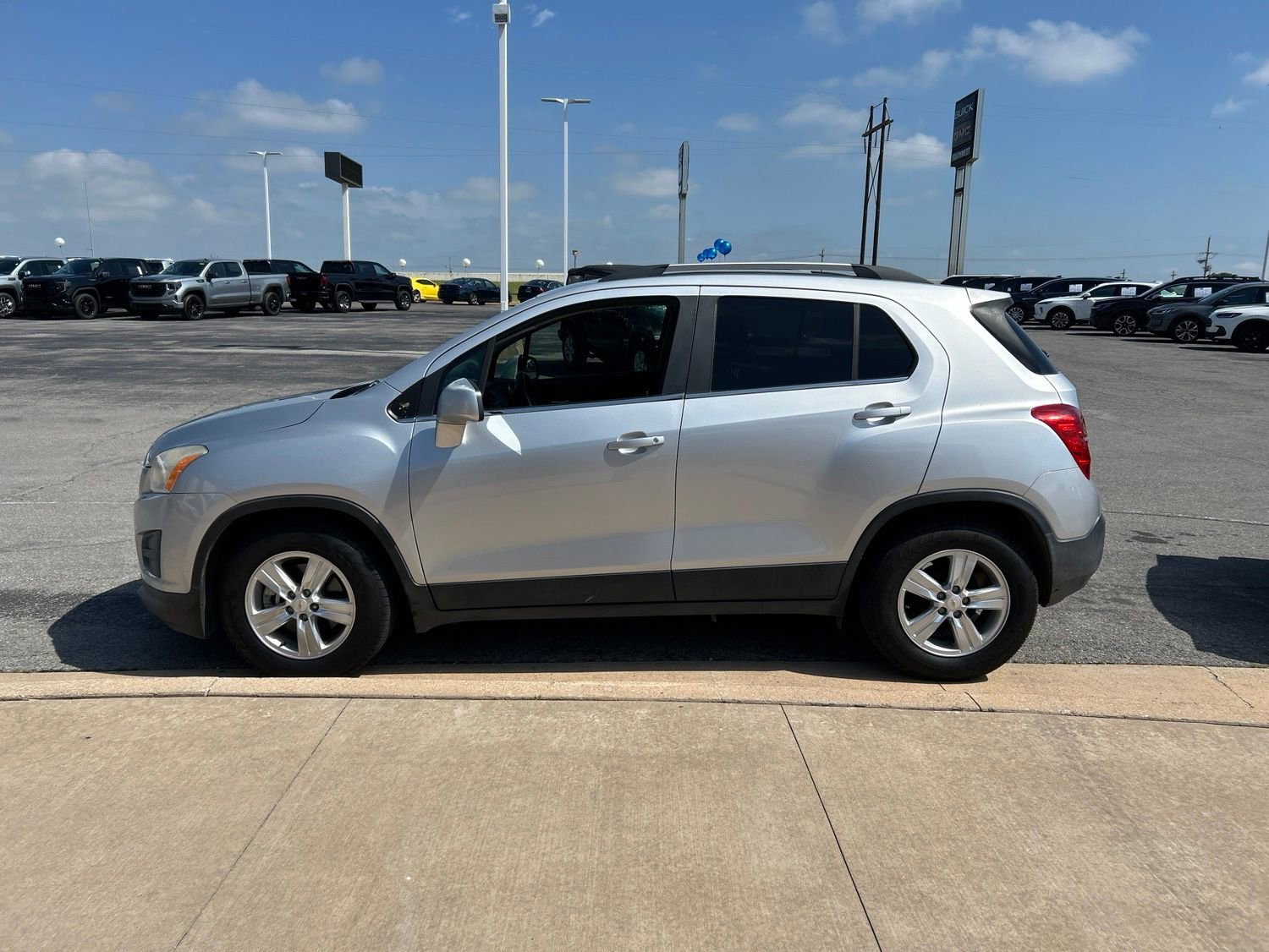 Used 2016 Chevrolet Trax LT w/ LPO, Cargo Package FWD image 8