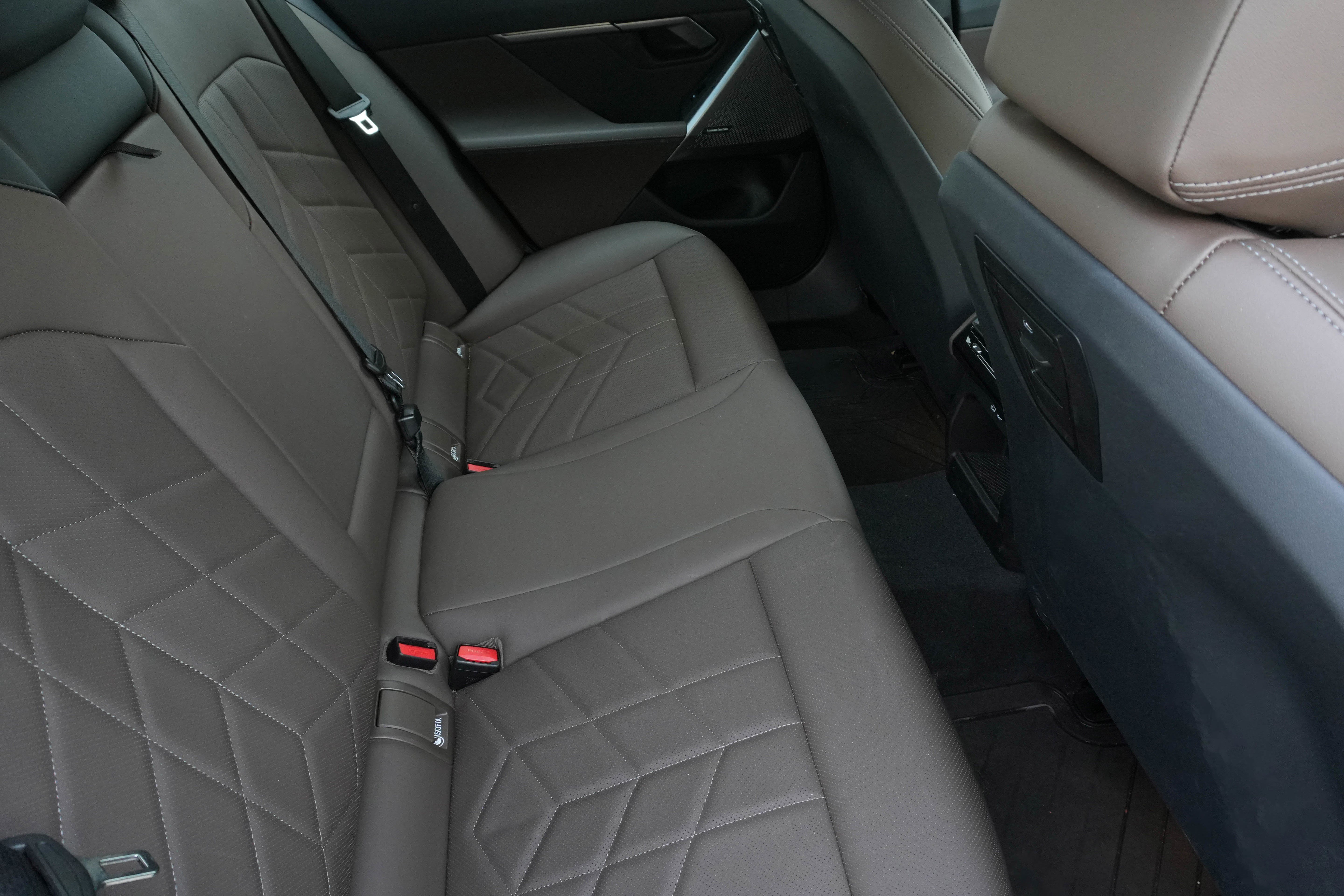 Certified 2024 BMW i5 eDrive40i w/ Convenience Package RWD image 37